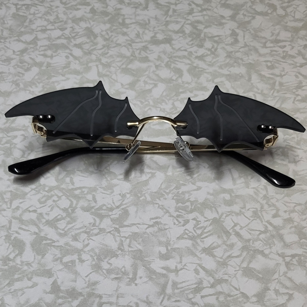 Gothic Bat Wing Sunglasses - Picture 5 of 5